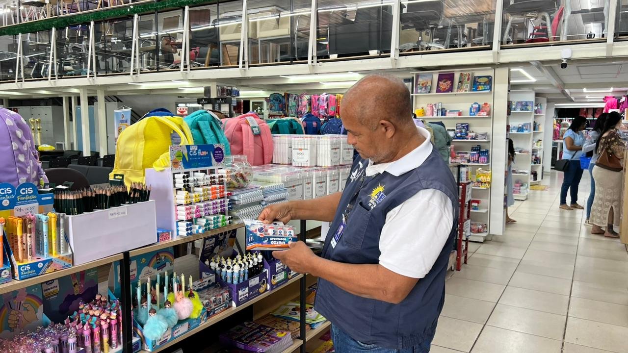 Agência de Metrologia amplia fiscalização de material escolar.