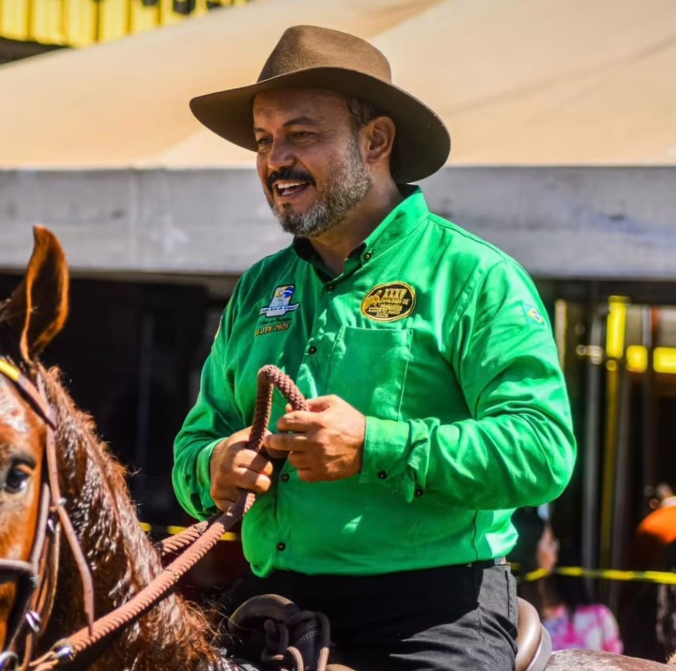 Aliados de Sandoval veem “incomodo” com pré-candidatura em alta, enquanto ele é alvo de marketing viral negativo.