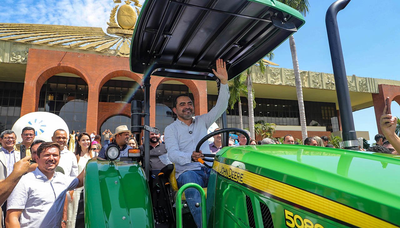 Governador Wanderlei Barbosa inicia distribuição de máquinas agrícolas a escolas técnicas e amplia qualificação prática para 1.3 mil estudantes.