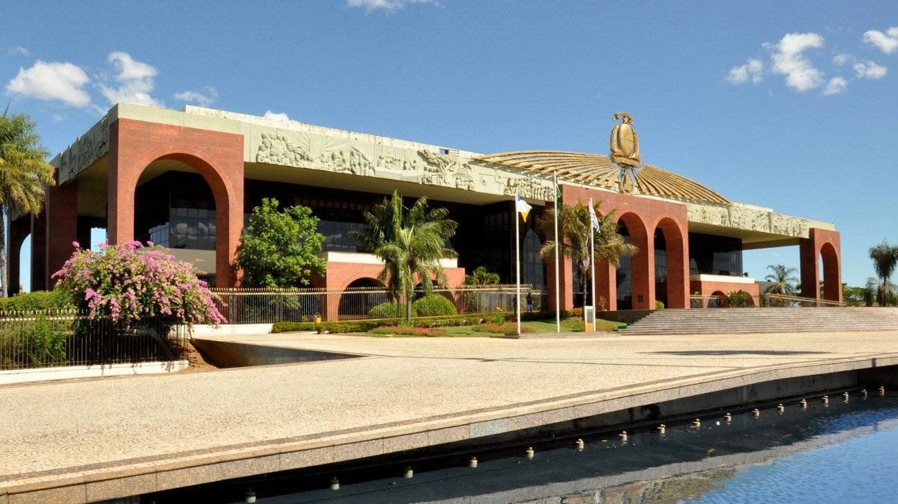 Governo do Tocantins libera salário de servidores na próxima terça (27) e injeta R$ 300 milhões na economia.
