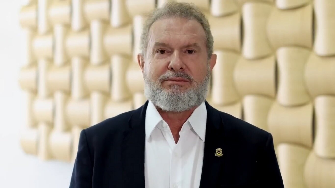 Mauro Carlesse sai do AGIR e acelera preparativos para eleição estadual.