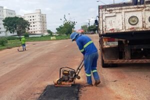 Operação Tapa-Buracos atua em avenidas da Zona Norte.