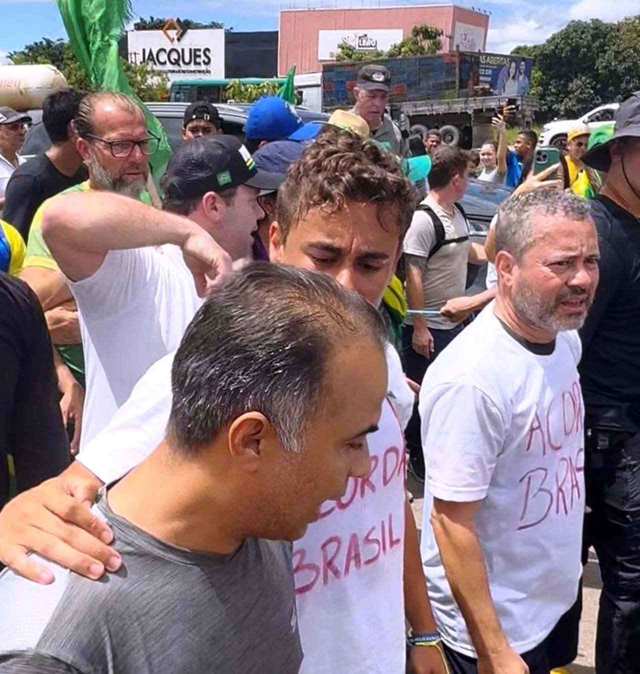 Participação de Filipe Martins em marcha coletiva por justiça e liberdade rumo a Brasília