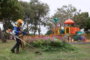 Prefeitura de Palmas lança campanha de limpeza em praças e expande ações em bairros.