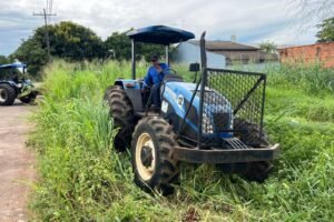 Trabalhos de roçagem avançam em quarteirões das regiões norte e sul da Capital.