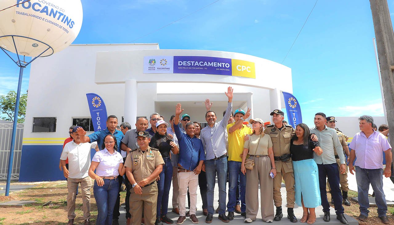 Wanderlei Barbosa entrega R$ 3,5 milhões ao 13º BPM em São Félix do Tocantins durante passagem de comando.