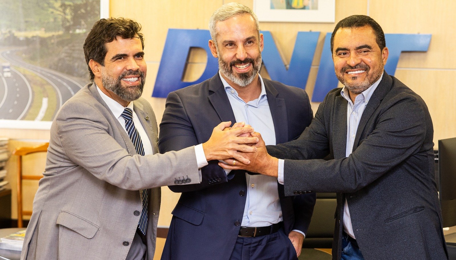 Governo do Tocantis libera R$ 110 milhões para licitação de recuperação de estradas em Palmas e Bico do Papagaio, anuncia Wanderlei Barbosa.