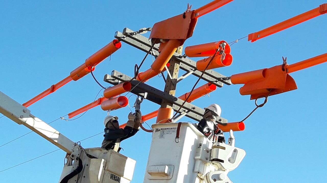 Proteja-se de acidentes elétricos nas celebrações carnavalescas.