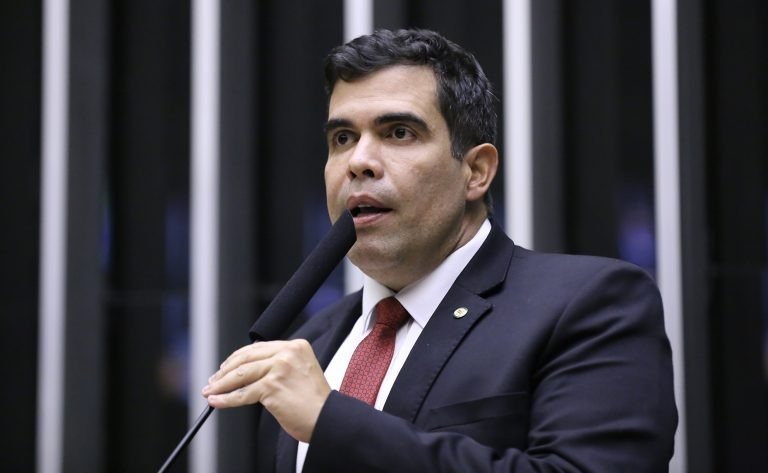 Ricardo Ayres intensifica combate à violência contra mulheres via Lei Maria da Penha