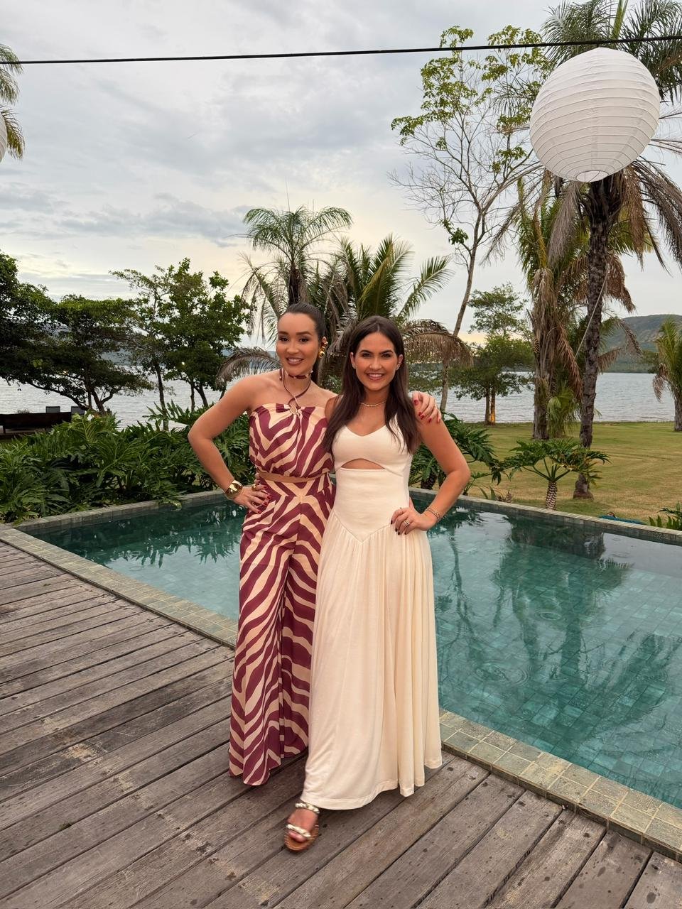Amanda Vasconcelos, empresária e esposa de Henrique da dupla Henrique & Juliano, impulsiona marca tocantinense e leva vestido local ao cenário mundial.