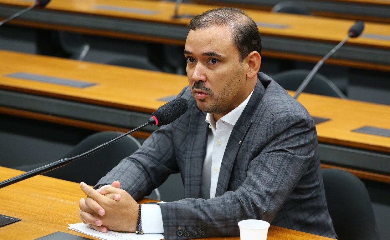 Proteção às mulheres e aumento de pena: Vicentinho Júnior defende projetos aprovados na Câmara.