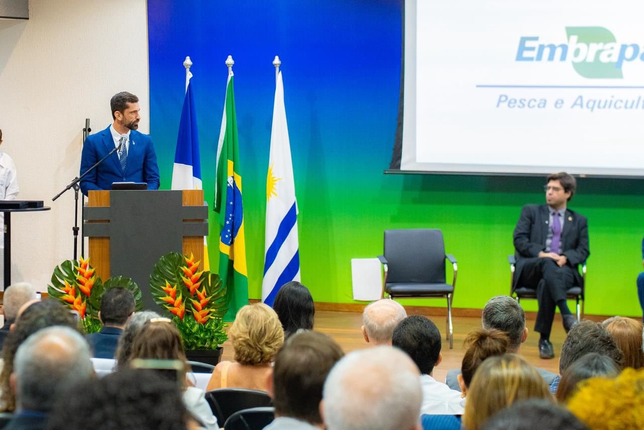 Nova chefe-geral da Embrapa Pesca e Aquicultura é empossada em Palmas, com presença de Laurez.
