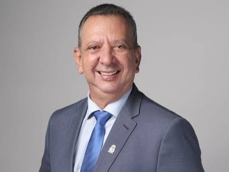 Pacificação é defendida por Toinho Andrade ao parabenizar ex-prefeita por permanência no PSDB.