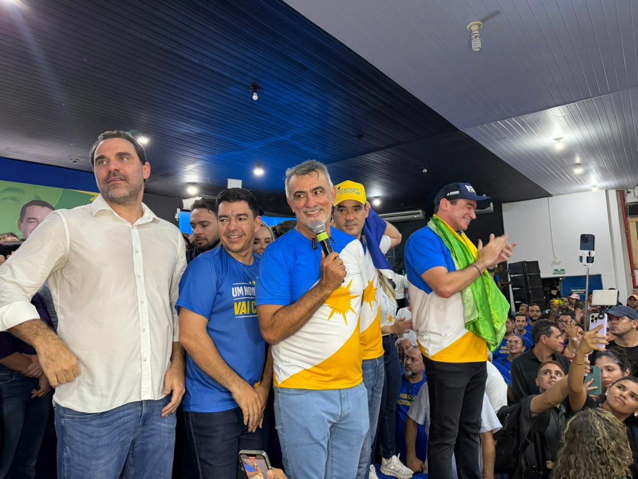 Amélio pede povo que leve grupo ao 2º turno e manda recado: “Aqui não tem arrogância”; Guimarães diz que carrega sentimento de esperança