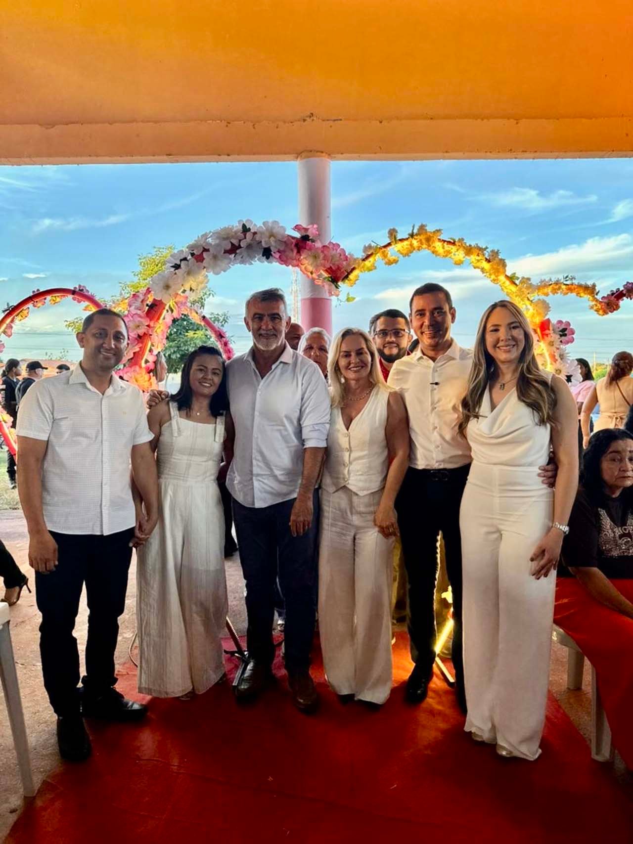 Bico do Papagaio: Amélio Cayres e Vicentinho Júnior homenageiam mães.