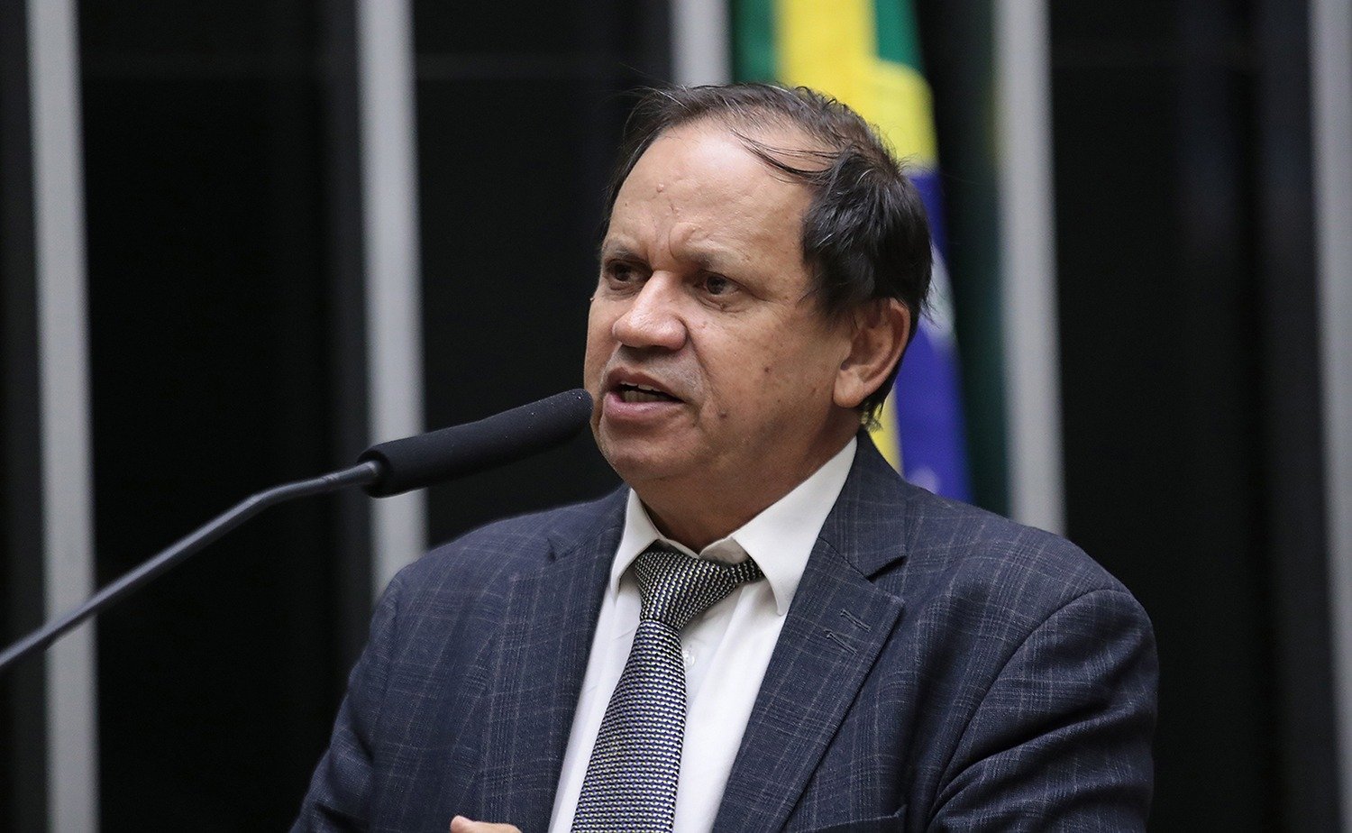Deputado Eli Borges expõe desinformação e reitera defesa ao trabalhador. Confira no vídeo.