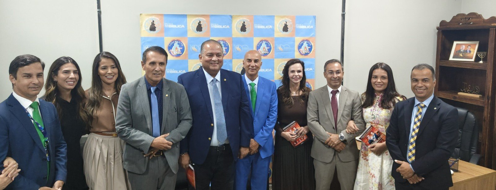 Dorinha, Gomes e Gaguim asseguram apoio e consolidam laços no segmento evangélico do TO durante grande evento.