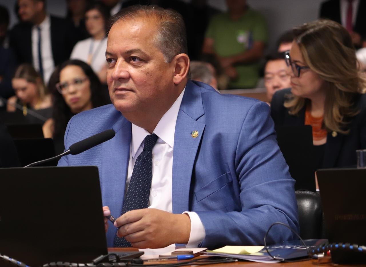 Eduardo Gomes propõe ação para reduzir débitos e ampliar acesso a crédito de micro e pequenas empresas.