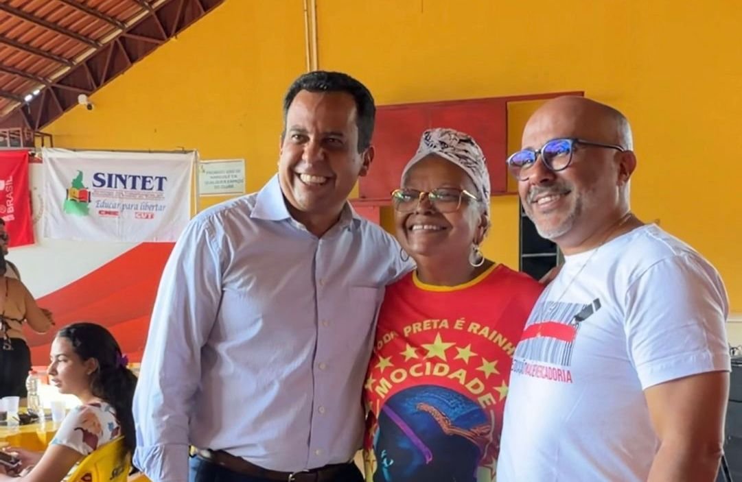 Fabio Vaz aborda greve e boleto com professores, renova diálogo no Sintet.