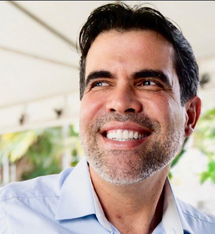 Fortalece Ricardo Ayres imagem de equilíbrio e maturidade política ante a polarização nacional.