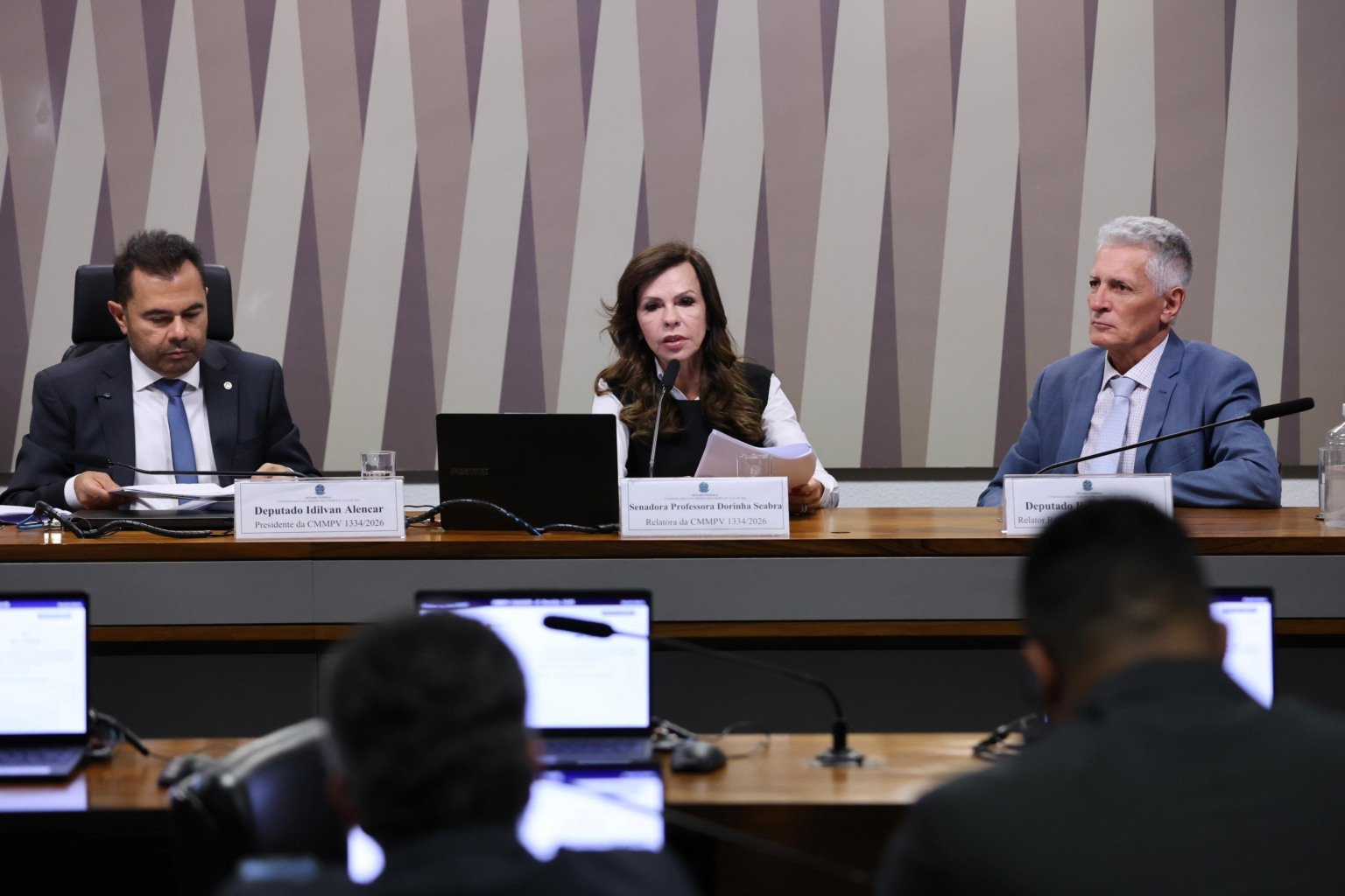 Projeto aprovado na vistoria de Dorinha assegura reajuste real para professores e novo modelo do piso nacional.