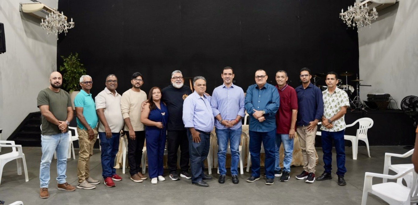 Vicentinho Júnior apresenta diretrizes do plano de governo após ouvir lideranças evangélicas.