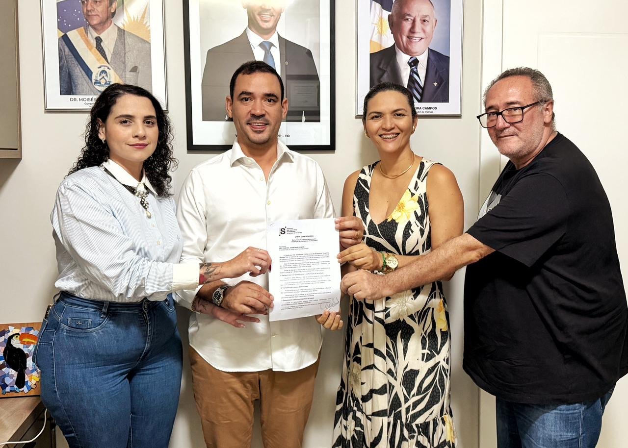 Vicentinho Júnior garante apoio a jornalistas e compromete-se a incluir reivindicações da categoria no plano de governo.