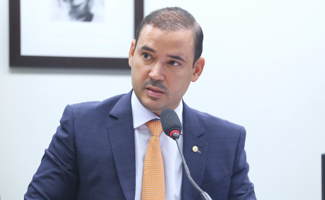 Vicentinho Júnior manifesta apoio ao fim da escala 6×1 e defende equilíbrio entre trabalhadores e empresários.
