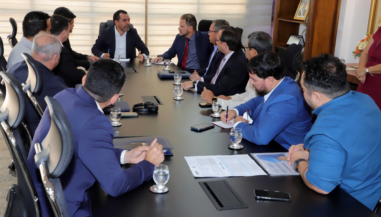 Governador Wanderlei Barbosa define cronograma de obras com equipe de governo.