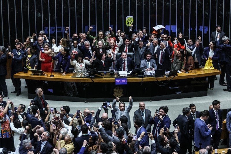 PEC da Escala 6×1 volta à pauta do Senado após um mês de paralisação