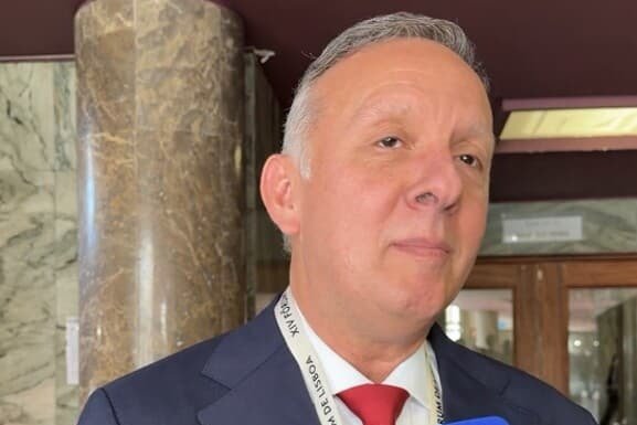 Relator defende lei da IA projetada para o futuro e robusta frente à evolução tecnológica.
