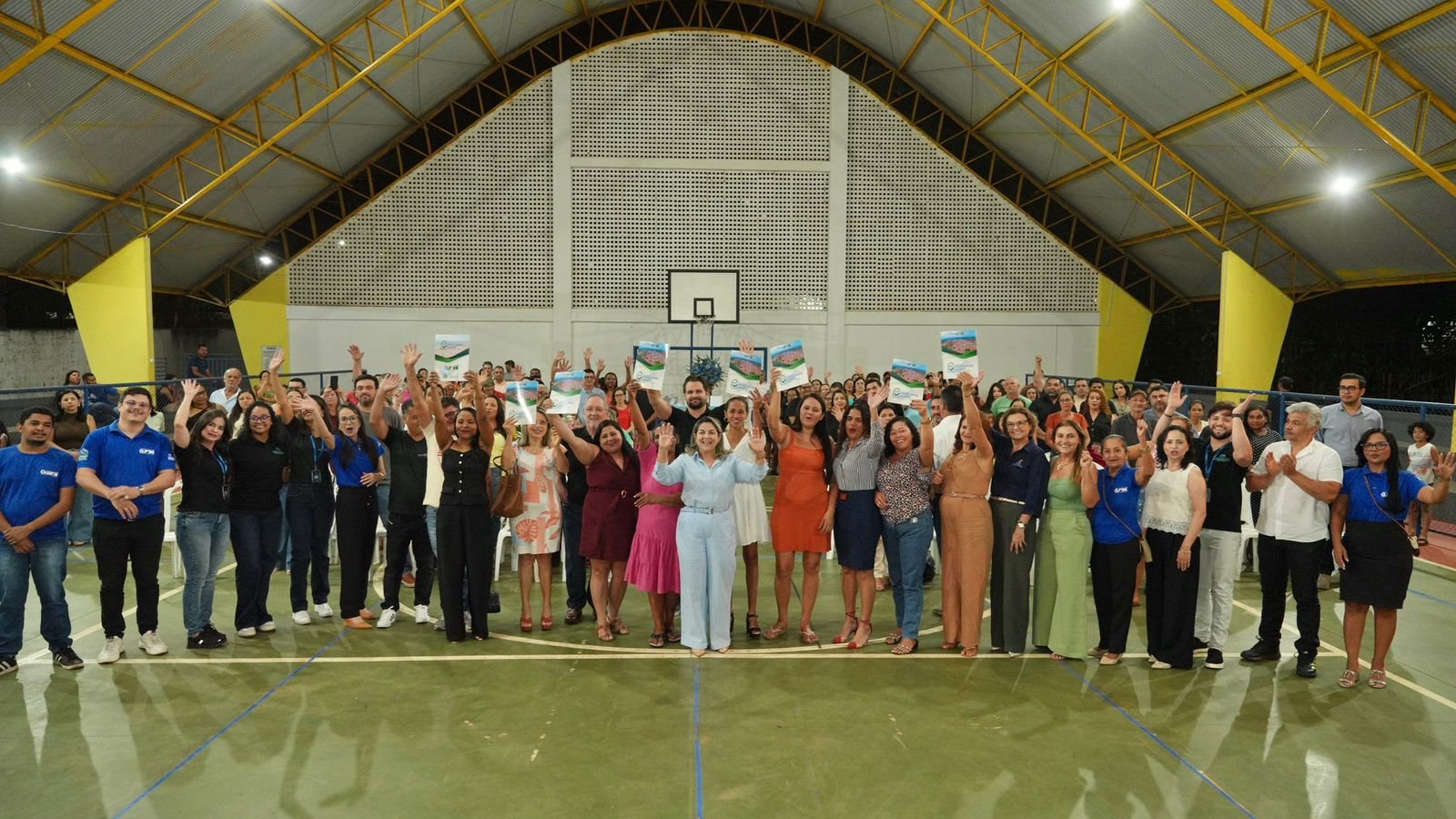 Tocantins: 2.300 famílias tocantinenses celebram o fim do semestre com escritura de imóveis concedidas pelo Governo