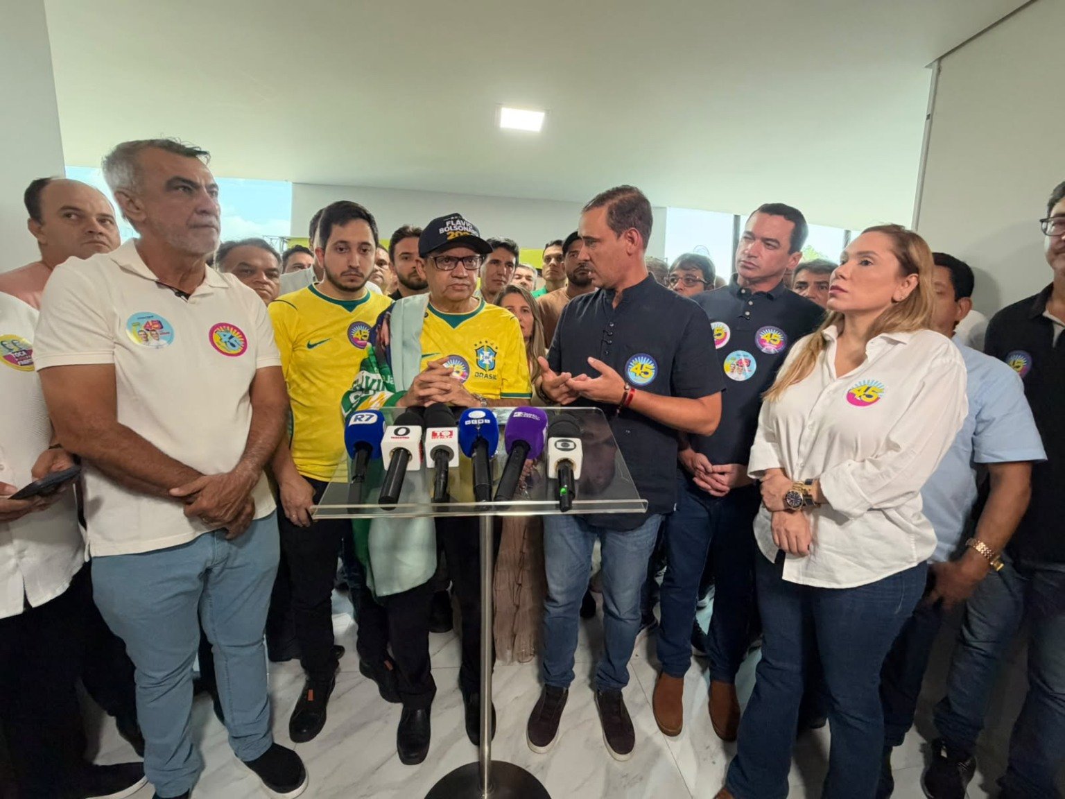 Eli Borges declara apoio a Vicentinho Júnior, focando no futuro.