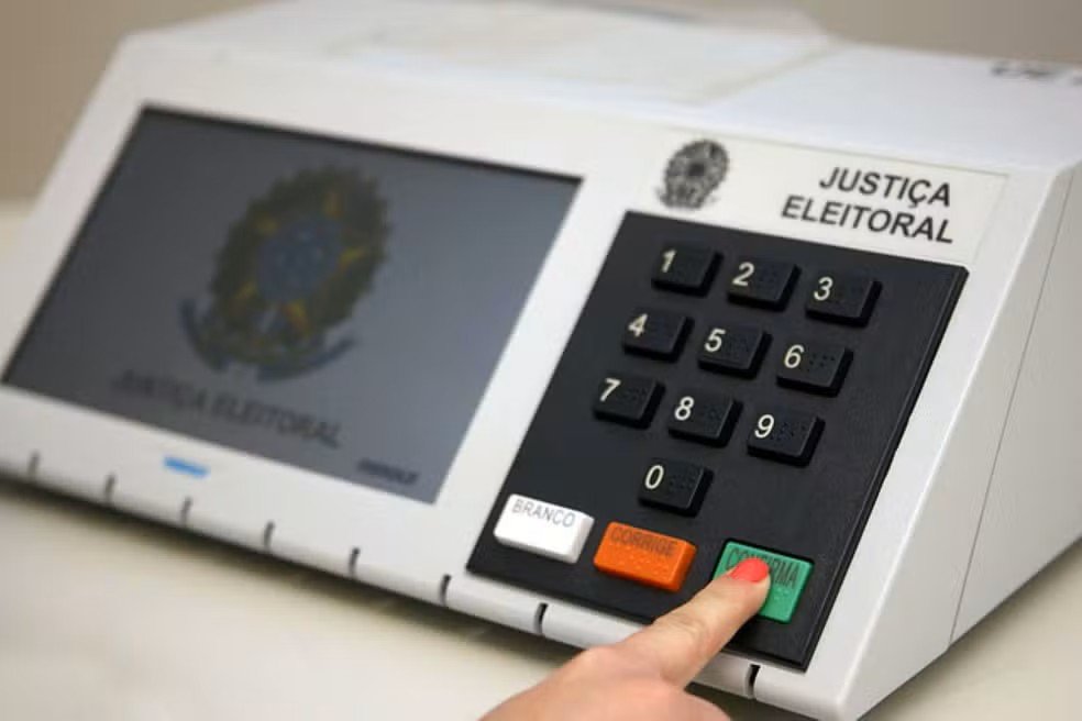 Último dia para comícios e anúncios de campanha pagos