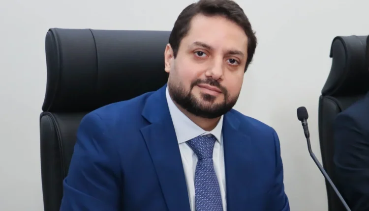 Vicentinho Jr. recebe apoio de peso: Vereador Vinícius Pires adere à campanha em Palmas